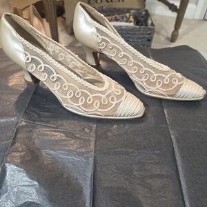 Vintage 80s Stuart Weitzman Cream Lace Heels